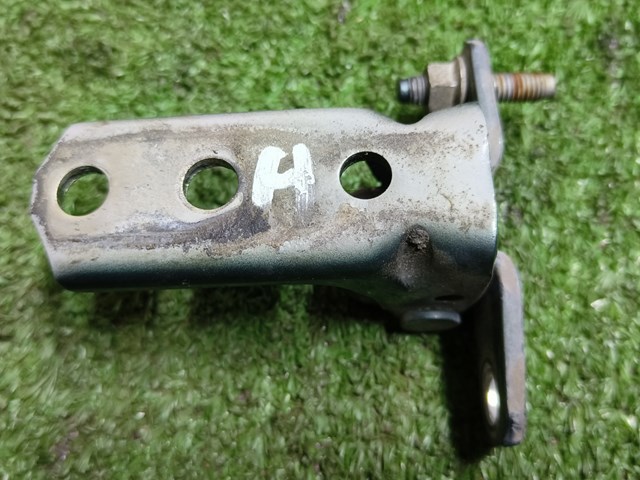 Петля задніх лівих дверей 5702A034 MITSUBISHI