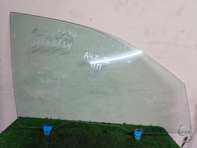 Скло передньої правої двері 5706A584 MITSUBISHI