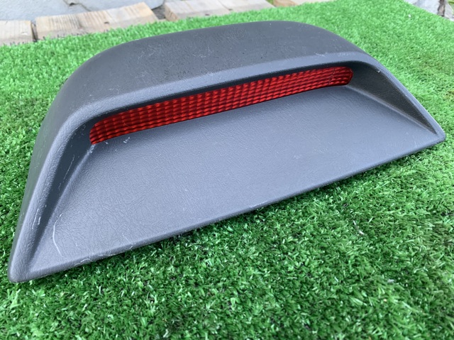 Додаткові задні стопи 81570AA010B3 TOYOTA