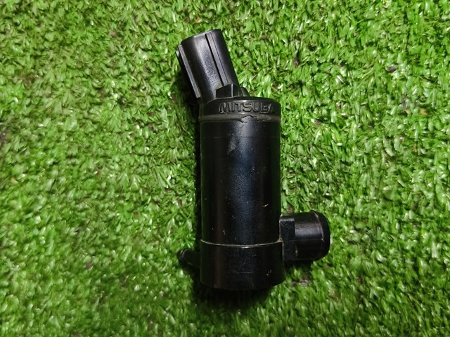 Насос омивача скла переднього 8260A008 MITSUBISHI