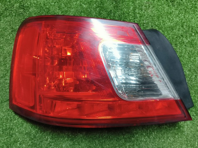 Ліхтар задній лівий 8330A367 MITSUBISHI