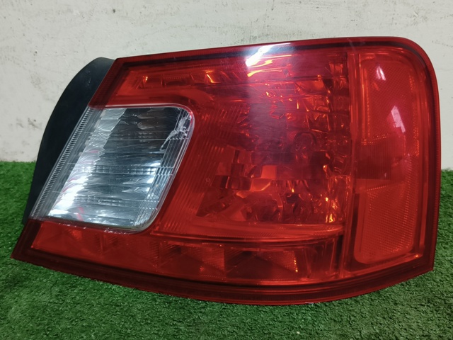 Ліхтар задній правий 8330A368 MITSUBISHI