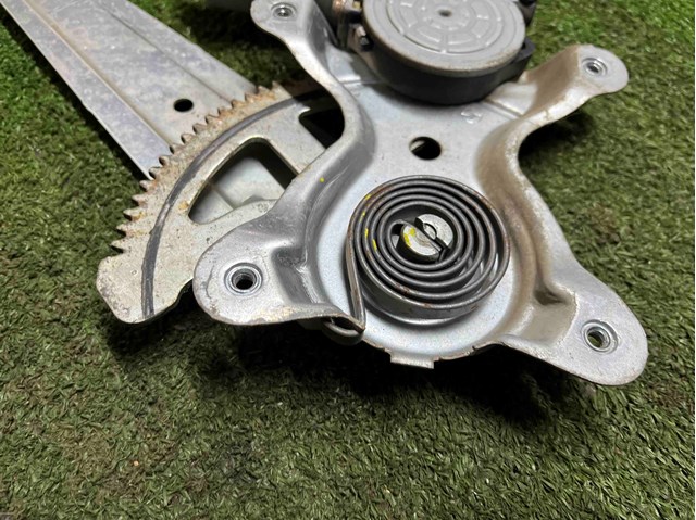 Моторчик склопідйомника двері задніх, правих 8572033120 TOYOTA