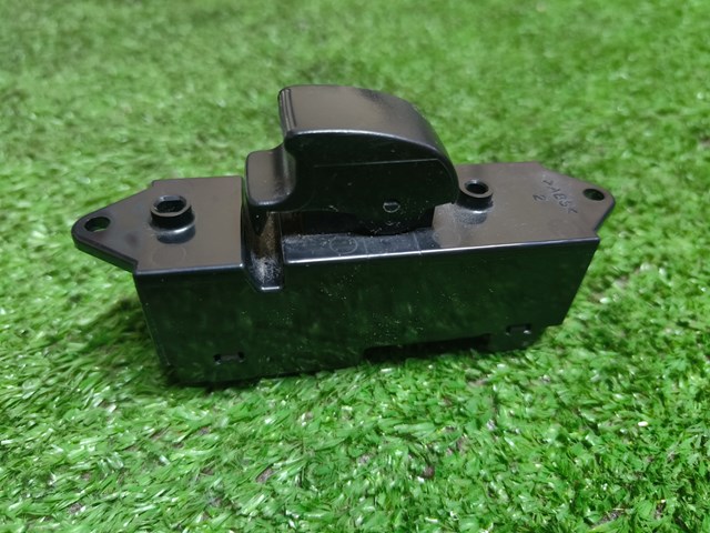 Кнопки переднього правого склопід'ємника 8608A065 MITSUBISHI