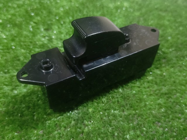 Кнопки заднього правого склопід'ємника 8608A066 MITSUBISHI
