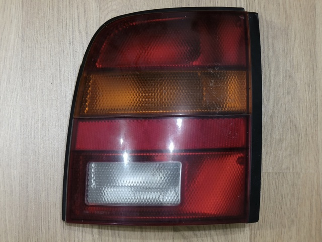 Ліхтар задній правий B65505F301 NISSAN
