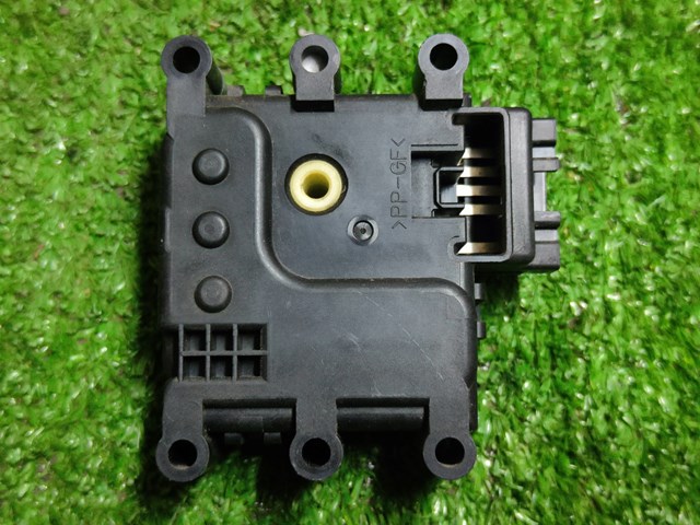 Регулятор оборотів пічки GJ6A61B60 MAZDA