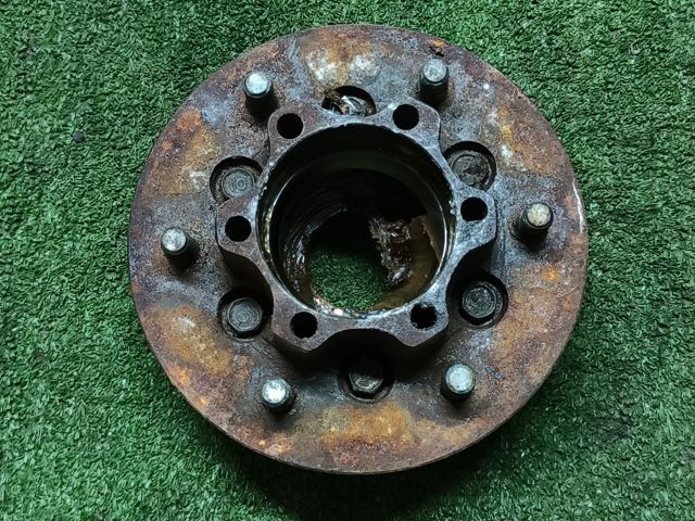 Маточина переднього колеса MB891088 MITSUBISHI