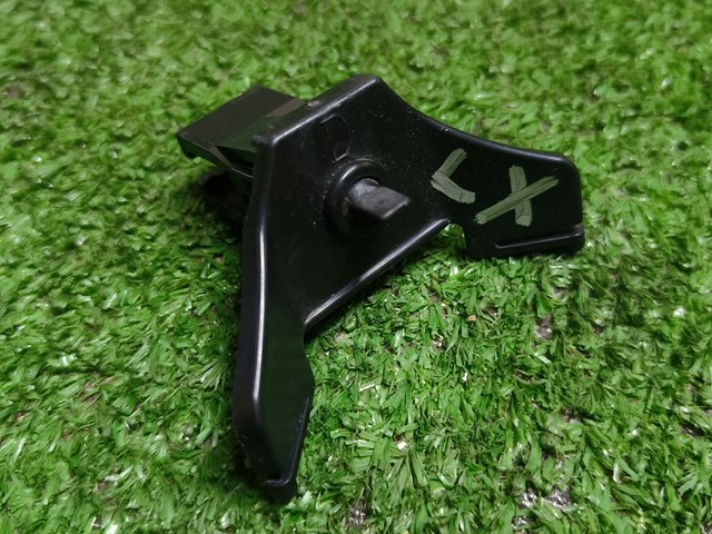 Лічинка замка паливного бака MN105404 MITSUBISHI
