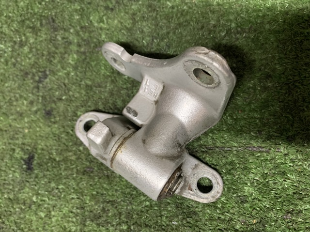 Петля задніх правих дверей MN127866 MITSUBISHI
