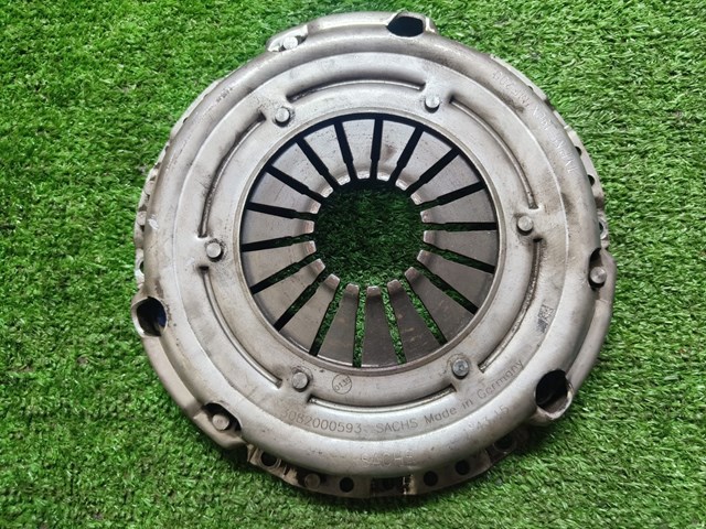 Корзина зчеплення MN130493 MITSUBISHI