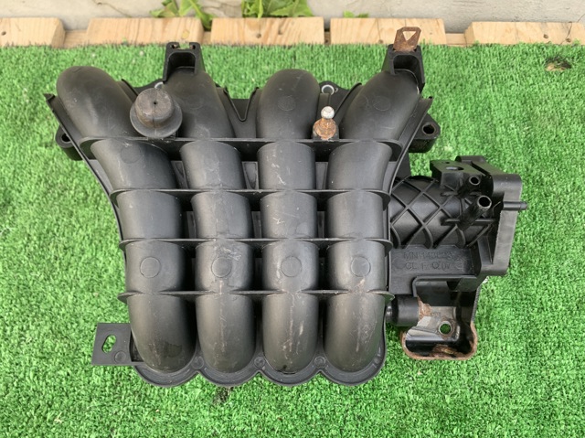 Колектор впускний MN143823 MITSUBISHI