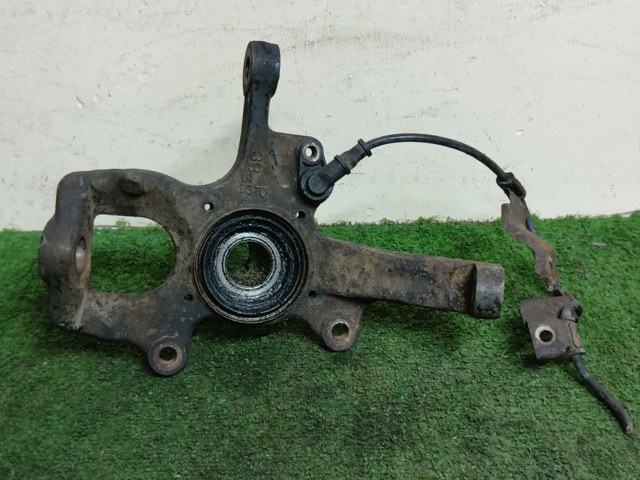 Цапфа поворотна права MR113893 MITSUBISHI