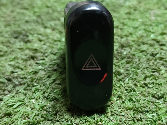 Кнопка аварійної сигналізації Mitsubishi Pajero SPORT 1