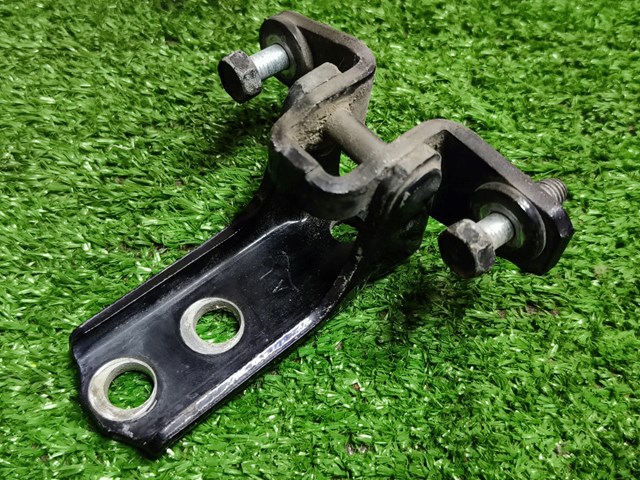Петля заднтої двері, правої MR302270 MITSUBISHI