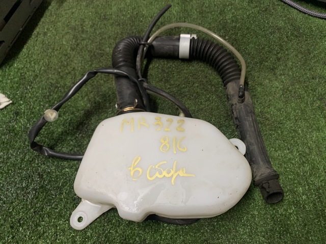 Бачок омивача скла дверей задка MR322816 MITSUBISHI