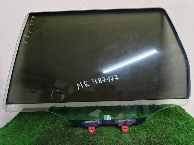 Скло задніх дверей, лівих MR487177 MITSUBISHI
