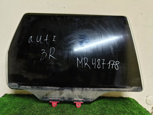 Скло задньої двері правої MR487178 MITSUBISHI