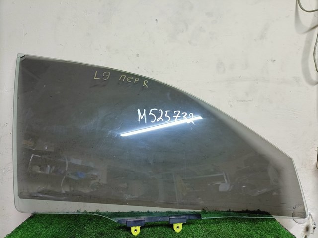 Скло передньої правої двері MR525732 MITSUBISHI