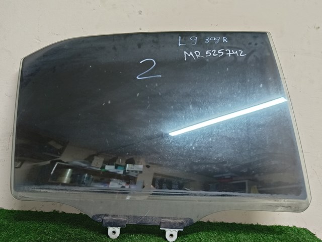 Скло заднє праве MR525742 MITSUBISHI