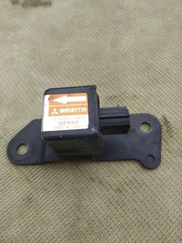 Датчик подушки безпеки MR587739 MITSUBISHI