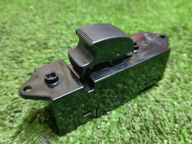 Кнопки заднього лівого склопід'ємника MR587880 MITSUBISHI