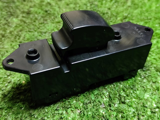 Кнопки переднього правого склопід'ємника MR587955 MITSUBISHI