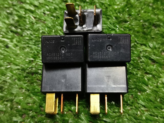 Реле стартера MR588567 MITSUBISHI