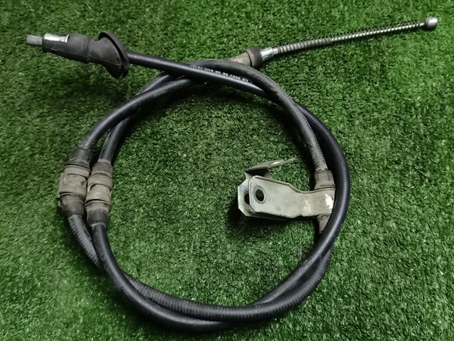 Трос стоянкового гальма задній правий MR955256 MITSUBISHI