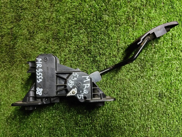 Підаль газу MR955388 MITSUBISHI