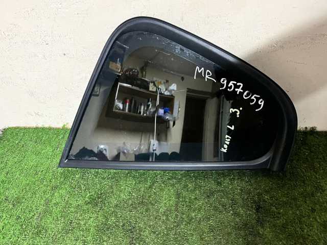 Скло багажника, ліве MR957059 MITSUBISHI