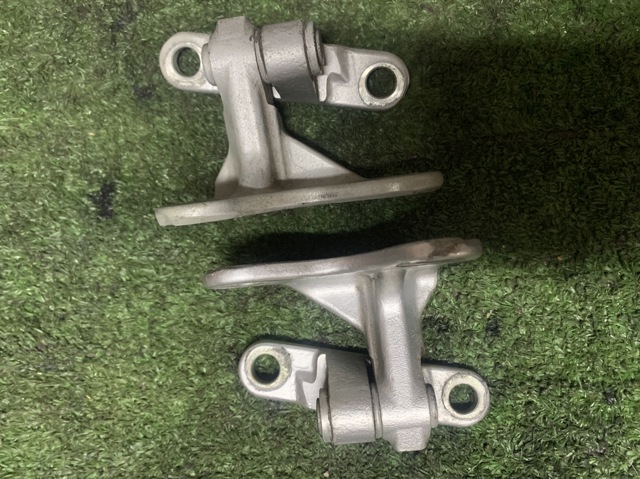 Завіса дверей передніх правих MR959094 MITSUBISHI