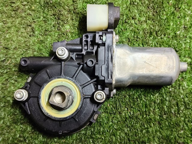 Моторчик склопідйомника двері задніх, правих MR989947 MITSUBISHI