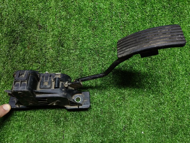 Підаль газу Mitsubishi Pajero SPORT II