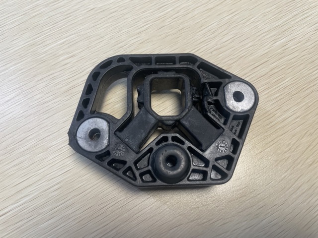 Подушка радіатору нижня 31439575 VOLVO