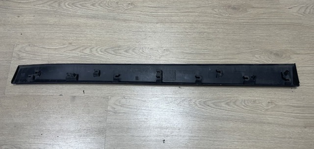 Молдинг передньої лівої двері 51137352091 BMW