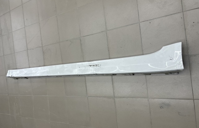 Накладка зовнішня (молдинг) порога, лівий 51777475603 BMW