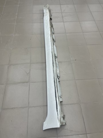 Накладка зовнішня (молдинг) порога, правий 51778048686 BMW