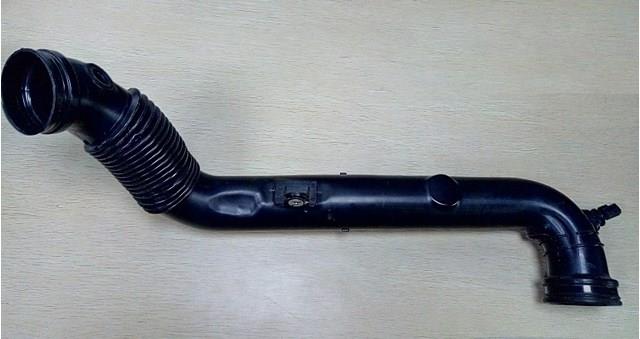 Патрубок повітряний, вихід повітряного фільтра 68303177AA CHRYSLER