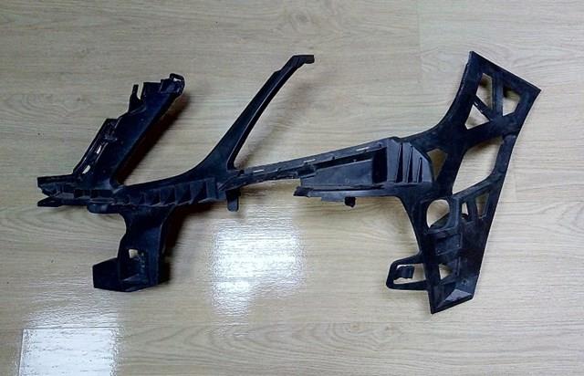 Лівий кронштейн переднього бампера A2128852865 MERCEDES