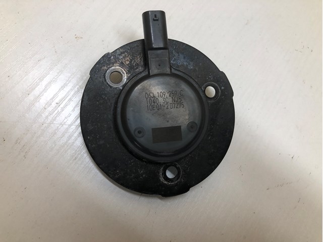 Клапан електромагнітний положення (фаз) розподільного валу 06J109259C VAG