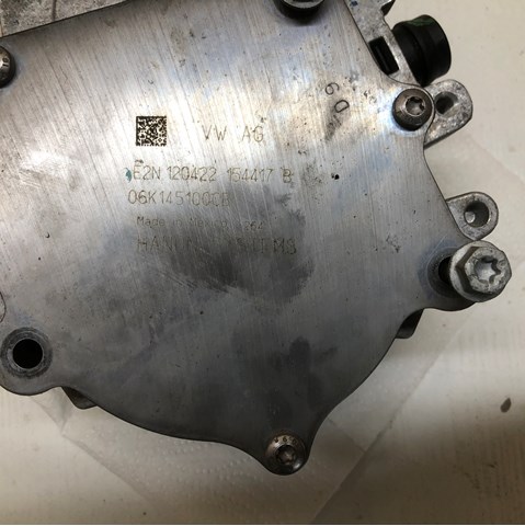 Насос вакуумний 06K145100CB VAG