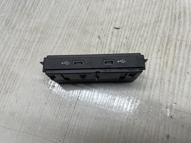 USB-розгалужувач 5NA035700 VAG