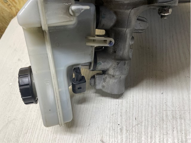 Бачок головного гальмівного циліндру Audi Q3