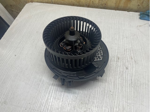 Електромотор пічки Audi Q3