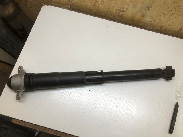 Амортизатор задньої підвіски Ауді Ку 3