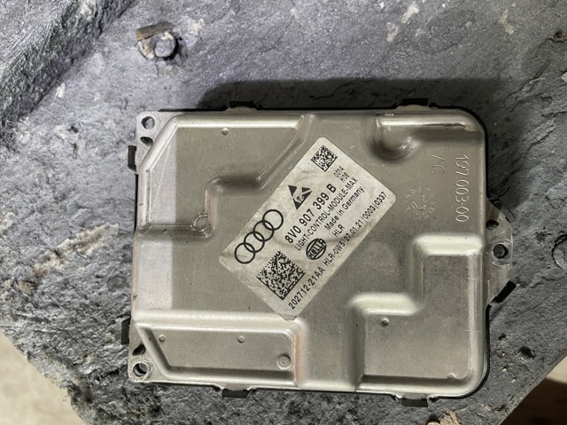 Інвентор струму 8V0907399B HELLA