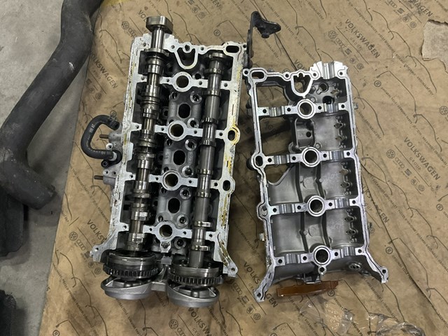Передня кришка головки блока циліндрів (ГБЦ) 06K103144D VAG