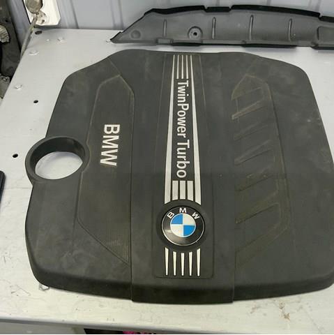 Кришка двигуна декоративна 11148511484 BMW
