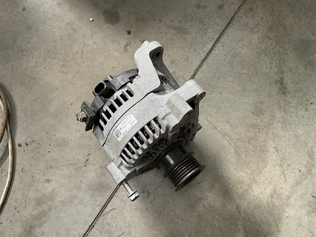 Авто генератор 12318645325 BMW